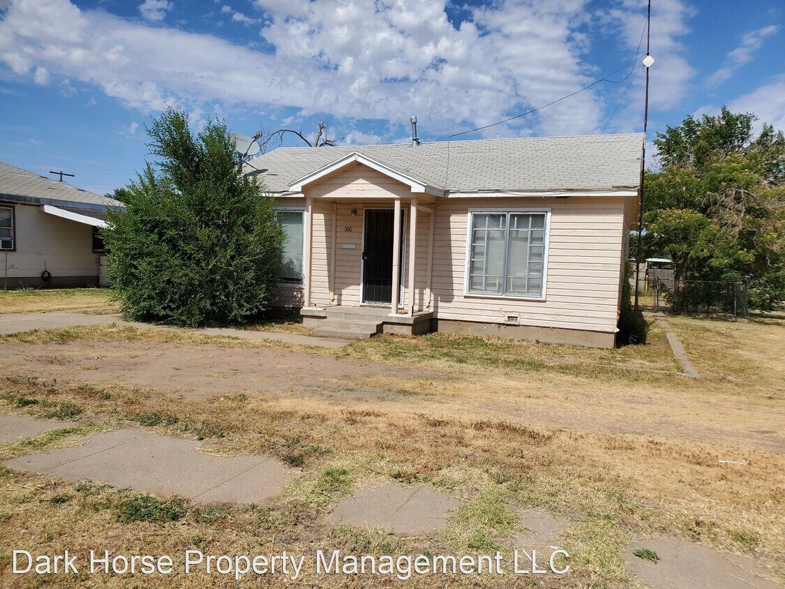 Foto principal - 3 br, 1 bath House - 500 North Doucette St...