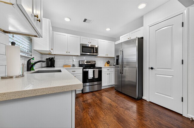 Foto del edificio - 2212 Rosewood St