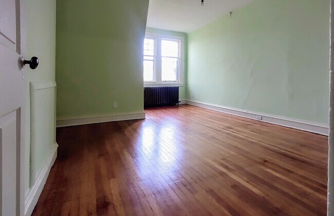 1st Bedroom - 4717 Chester Ave