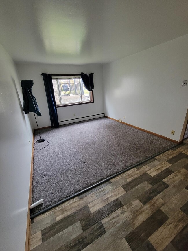 Building Photo - 6521