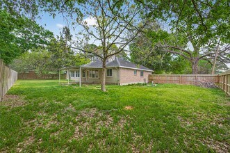 Building Photo - 11655 Lakeview Manor Dr