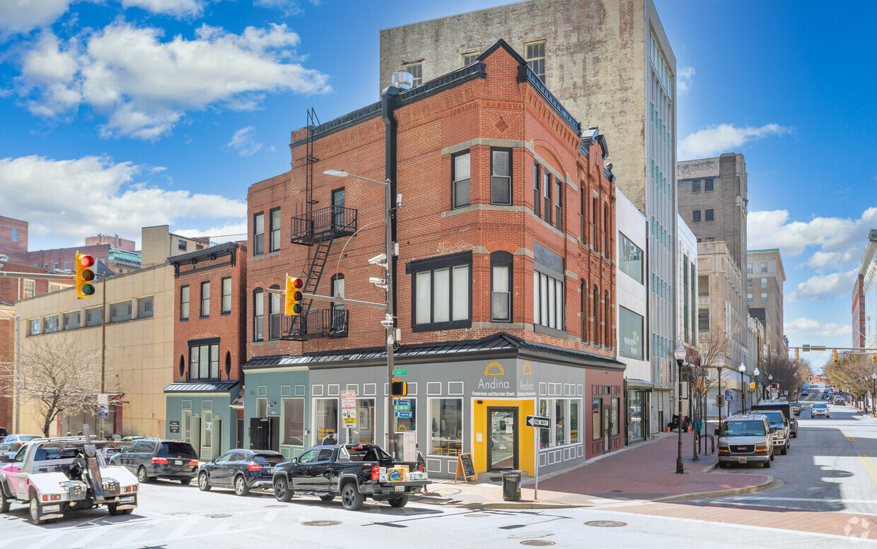 Primary Photo - 101 W Lexington St
