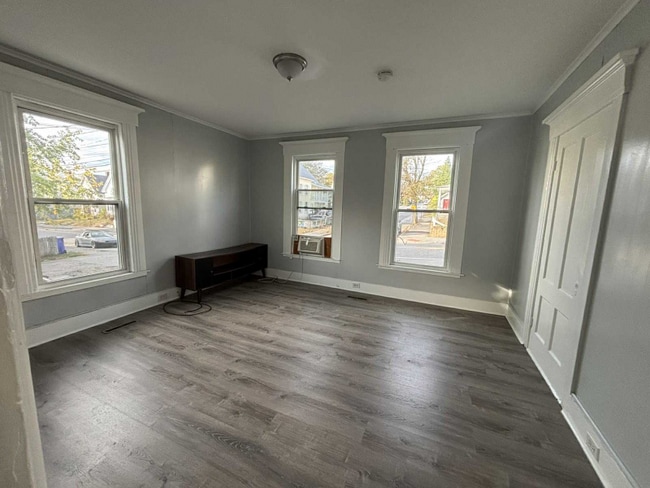 Building Photo - 281-283 Bridge St