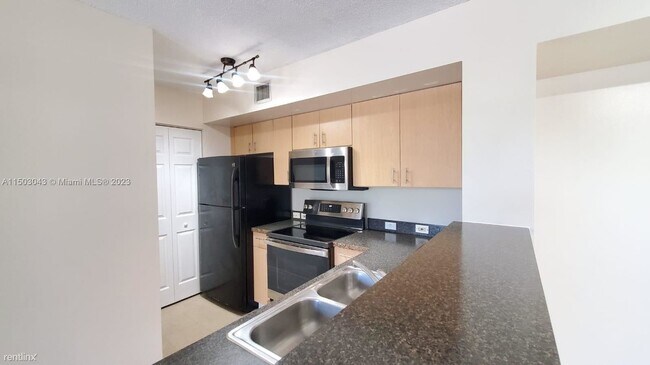 Foto del edificio - 3 br, 2 bath House - 631 SW 111th Ln Apt 201