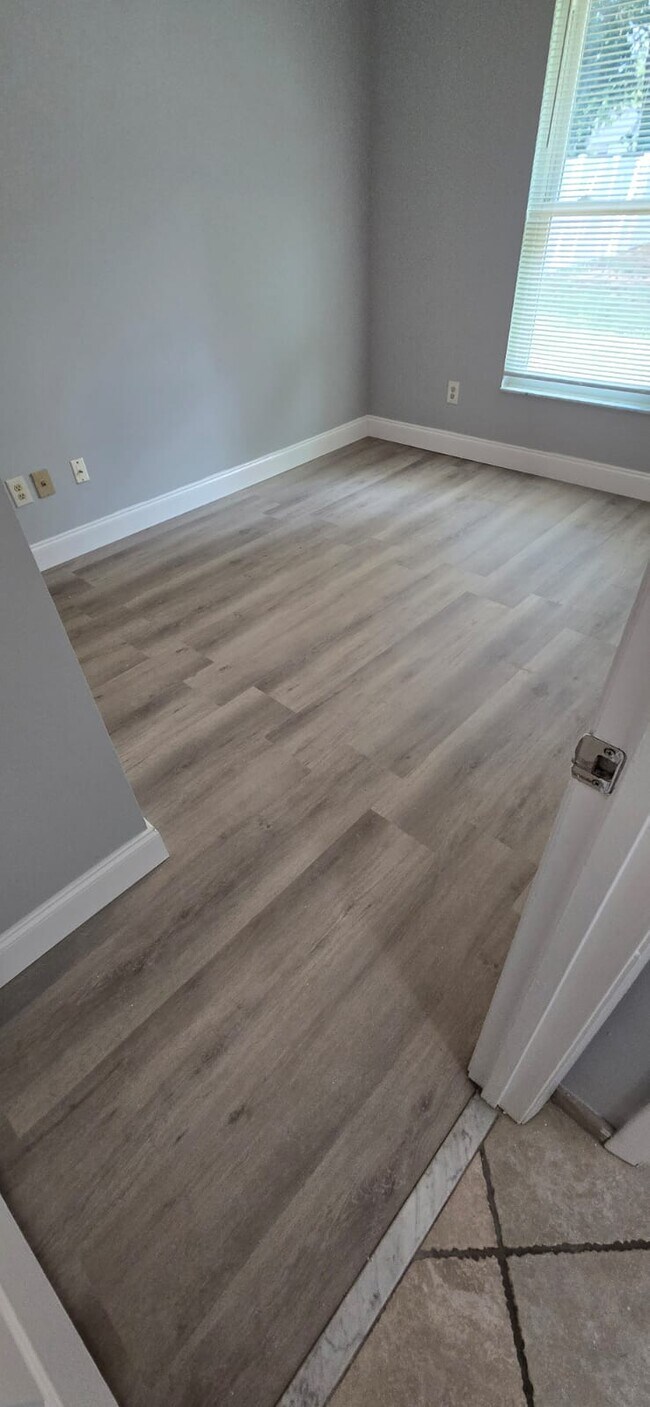 Foto del edificio - 1340 Paradise Ln