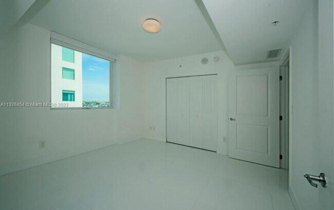Foto del edificio - 400 Sunny Isles Blvd