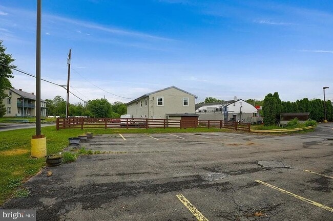 Building Photo - 1500 Wilson Ave