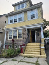 Building Photo - 35 Oak Ave