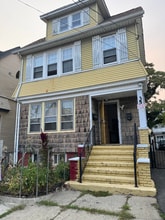 Building Photo - 35 Oak Ave