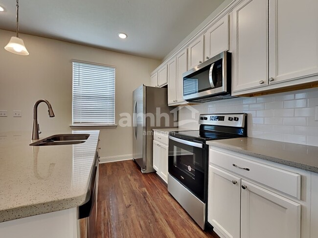 Building Photo - 425 Onate Circle