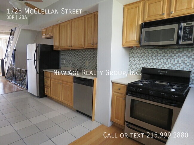 Building Photo - 1725 McClellan St