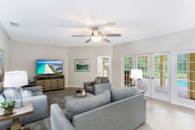 Building Photo - ** STONEGATE AT THE CROSSINGS ** 4 BED + D...