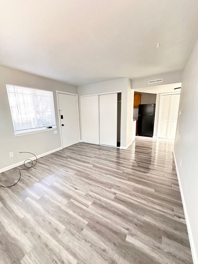 Primary Photo - Beautiful one bedroom with no carpet and m...