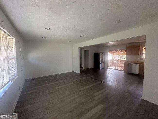 Foto del edificio - 1009 Pinecrest Dr