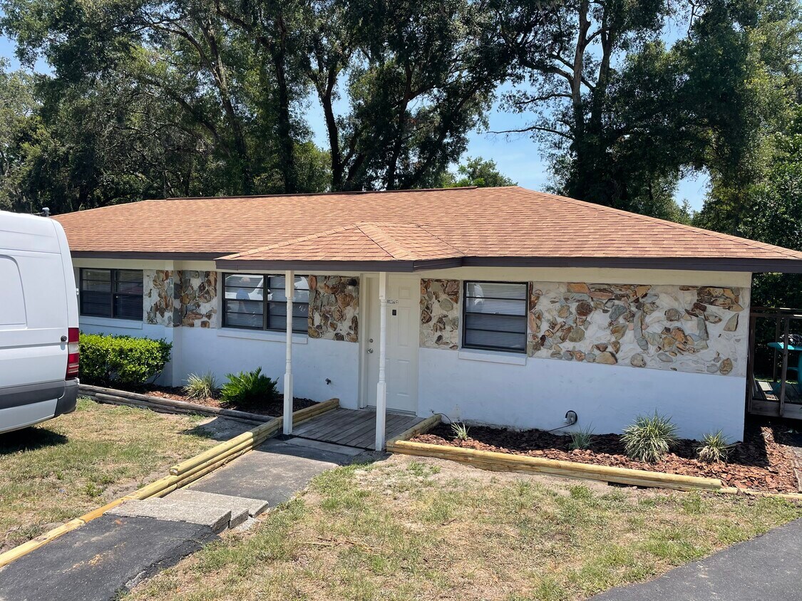 1007 Pennsylvania Ave Unit 2, Fruitland Park, FL 34731 Apartments in