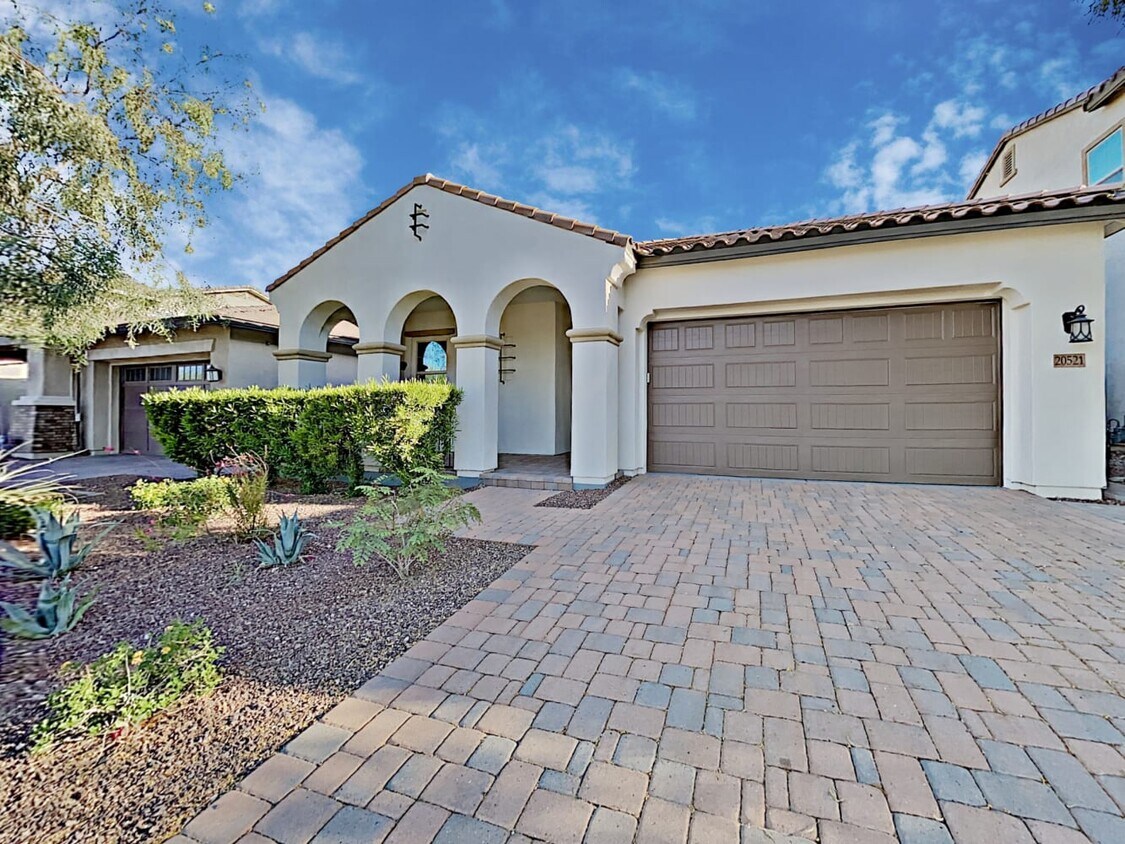 Foto principal - 20521 W Carlton Manor