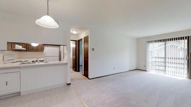 Foto del edificio - Lower 1 Bedroom 1 Bathroom Apartment Available