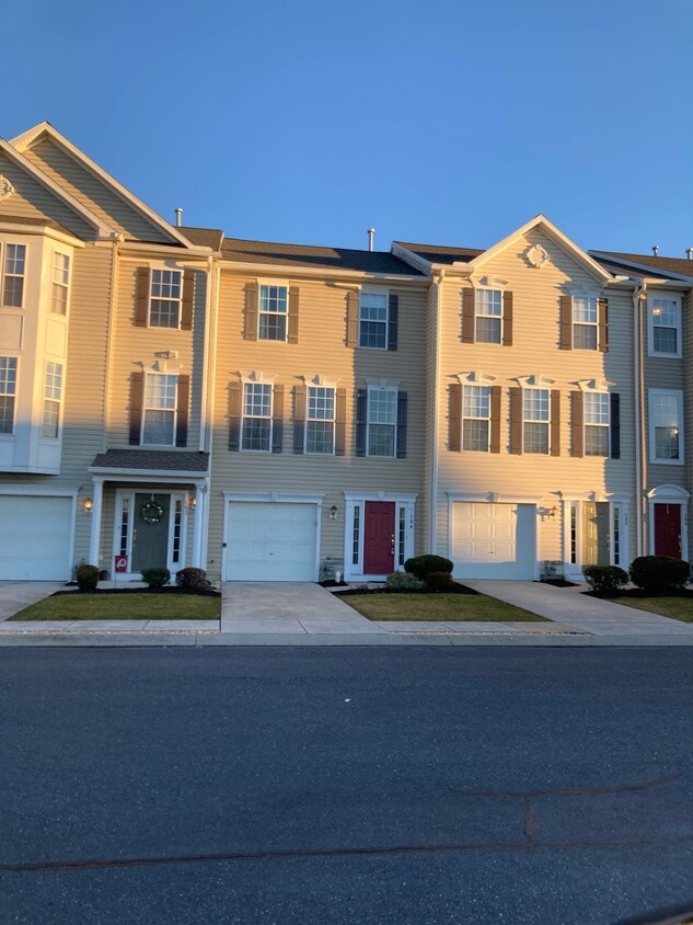 104 Brook Meadow Dr, Mechanicsburg, PA 17050 Townhome Rentals in