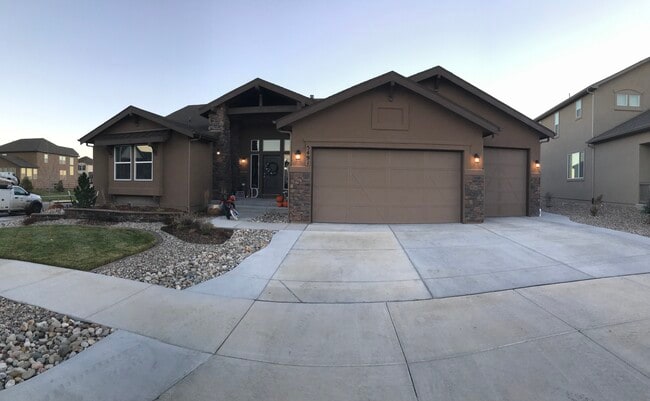 Foto del edificio - 5491 Paddington Creek Pl