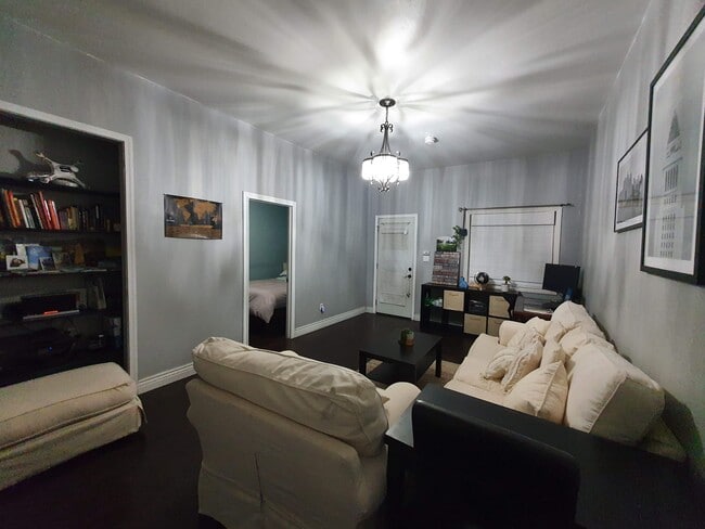 Photo - 523 E 21st St Townhome