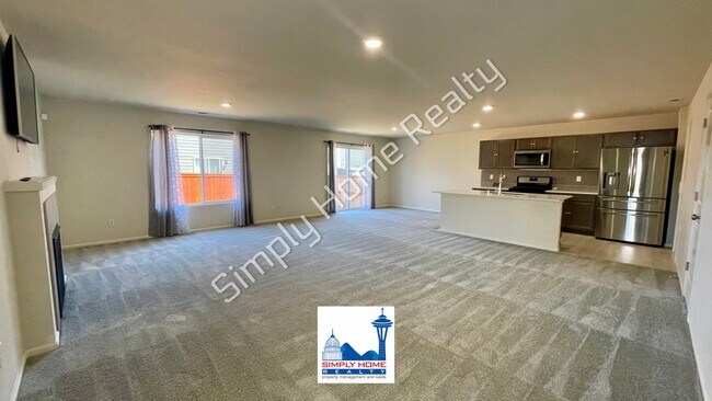 Foto del edificio - Spacious Tumwater home with a rare downstairs bedroom and a full bathroom!