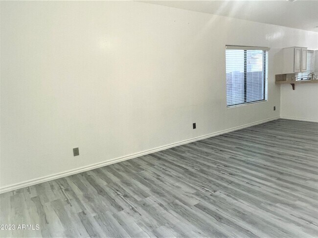 Foto del edificio - 5301 E Carol Ave