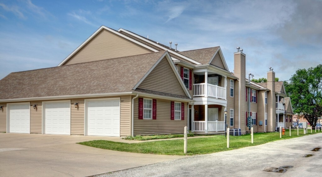 329 Villa Ln, Urbana, IL 61801 Condo for Rent in Urbana, IL