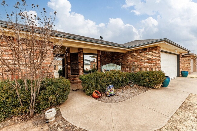 Foto del edificio - 6037 72nd St