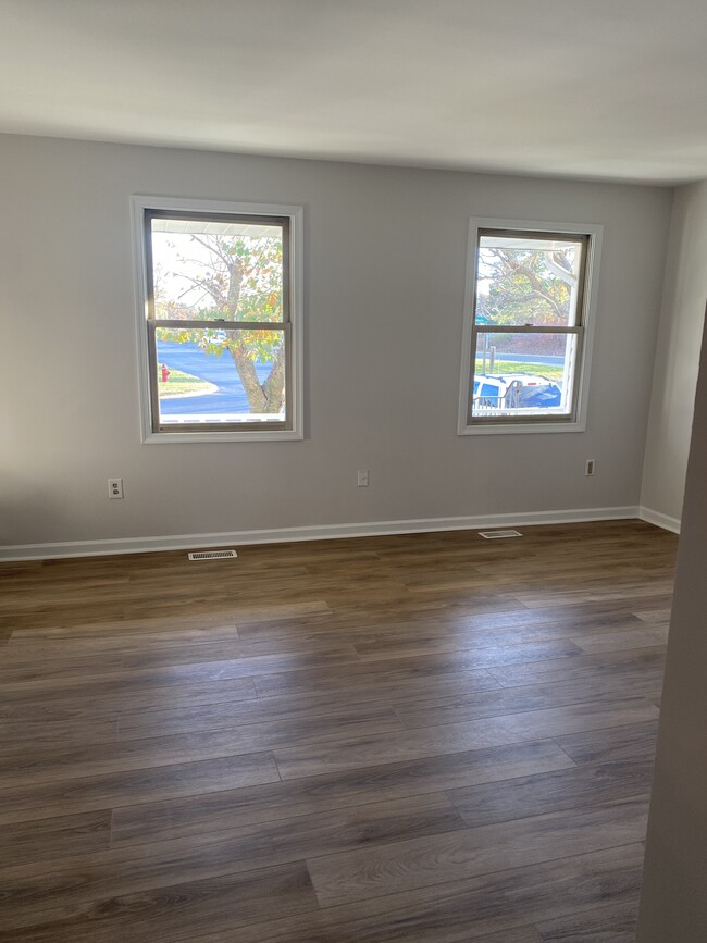 Living Room - 5149 Redbud Rd