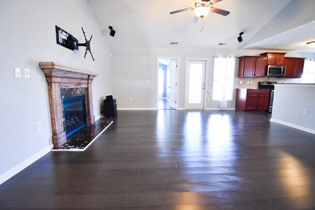 Foto del edificio - 3 Bedroom 2 Bath Home-Pets Allowed