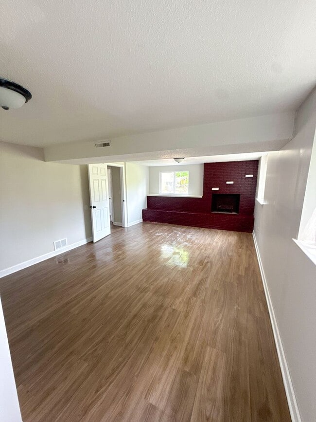 Building Photo - 2480 Daily Rd