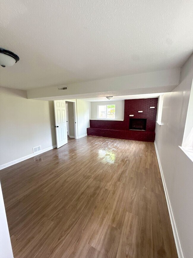 Foto del edificio - 2480 Daily Rd