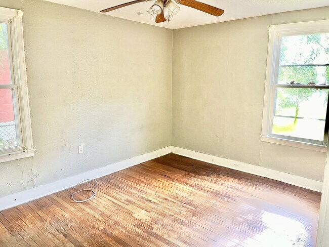 Foto del edificio - 5812 Beechwood Dr