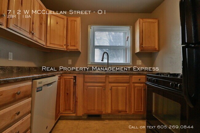 Building Photo - 712 W McClellan St