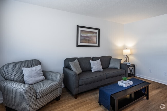 Living Room - Harbour Lake Apartments