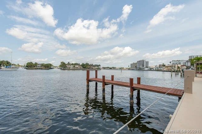 Foto del edificio - 215 N Birch Rd