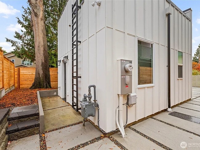 Foto del edificio - 10712 Linden Ave N