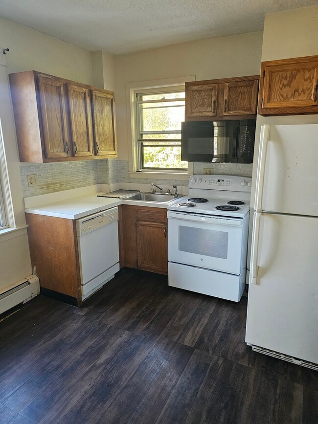 Building Photo - 308 Hollis St