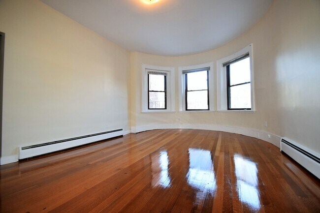 Building Photo - 1728 Beacon St