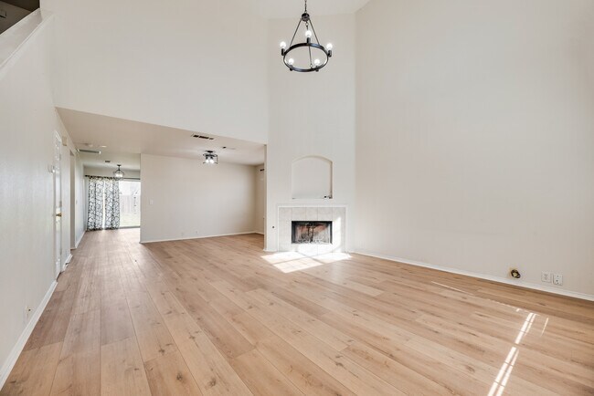 Foto del edificio - 4313 Hawk Ln