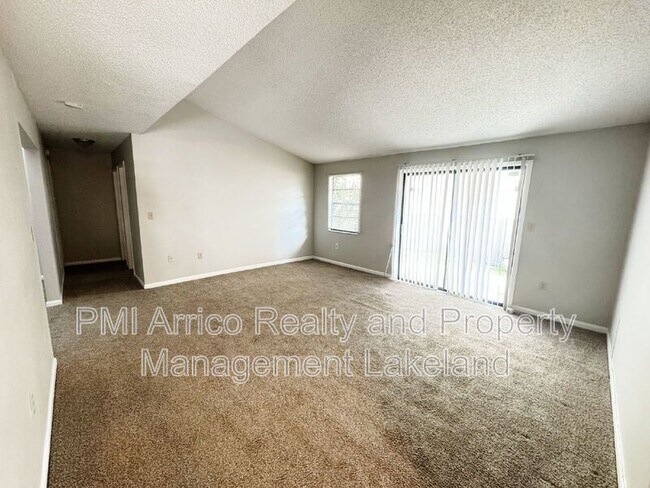 Building Photo - 3571 Raintree Ct