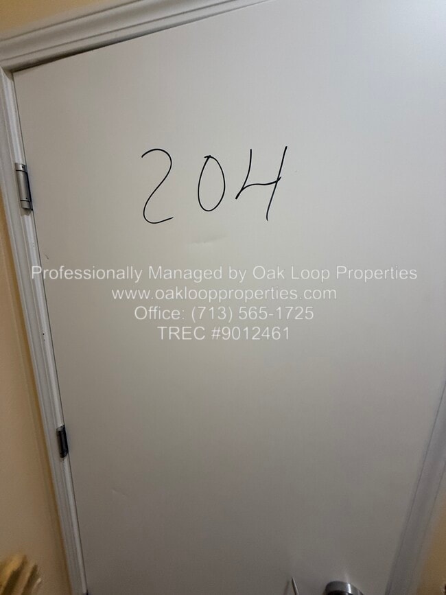 Photo - 2724 Crossview Dr Apartment