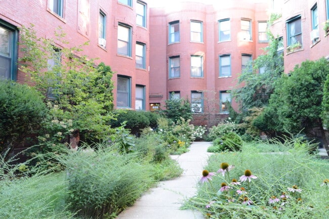 Building Photo - 828 W Lakeside Pl