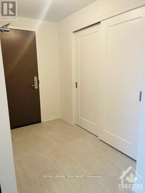 Building Photo - 805 Carling Ave