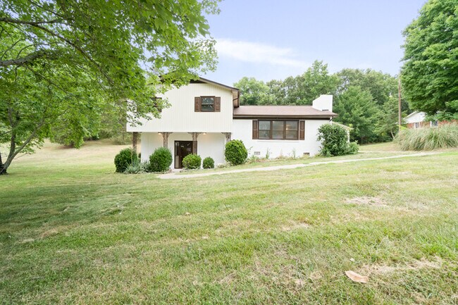 Building Photo - 4751 Club View Dr