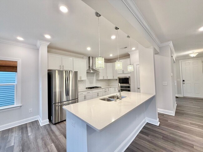 Foto del edificio - Gorgeous 5BD, 3BA Raleigh Home with Tons of Modern Upgrades in an HOA Community with Premier Amen...