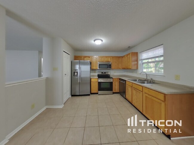 Building Photo - 2414 Summerwood Ln