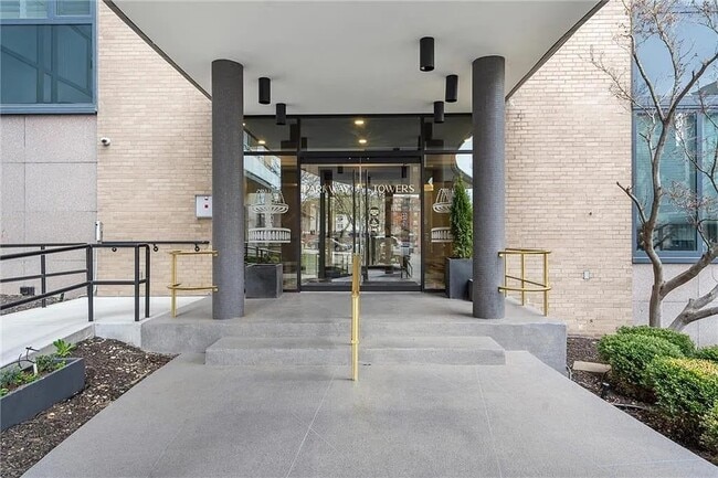Building Photo - 4545 Wornall Rd