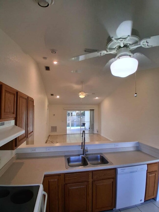 Building Photo - 27121 Partin Dr