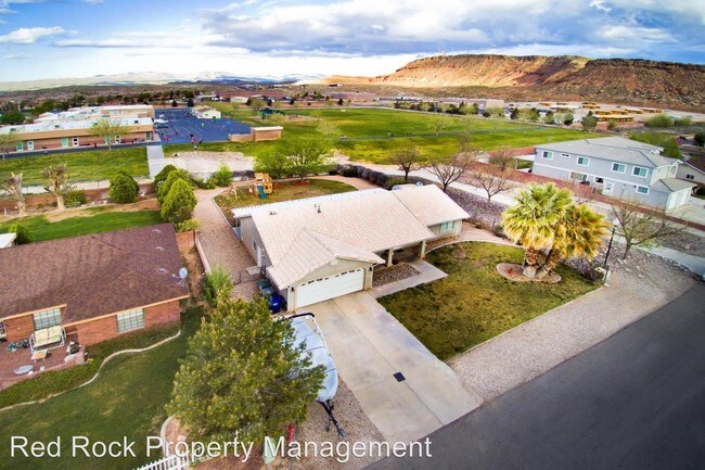 Foto del edificio - 3 br, 2 bath House - 3028 Beech Street